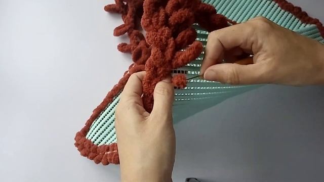 Купила коврик для ванной из ПВХ, взяла пряжи и превратила его в ворсовый кавер смотреть онлайн