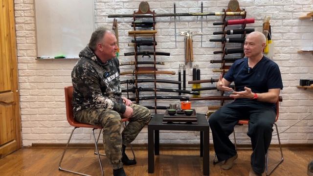 ЧАЙНЫЕ БЕСЕДЫ-18. Игорь Кравченко / Ицюань в зрелом возрасте / Свечение в столбах / Энергия человек смотреть онлайн
