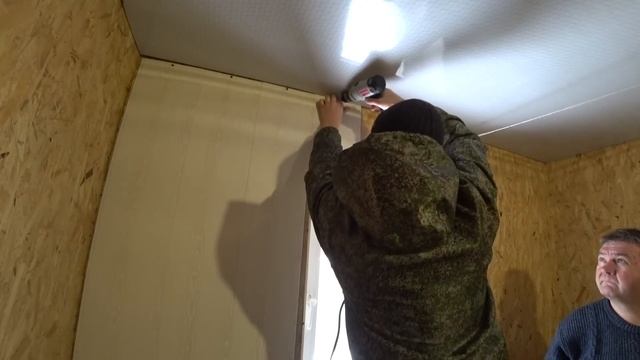 РЕМОНТ КУХНИ В ДОМЕ У ДЯДИ ЮРЫ / ОТДЕЛЫВАЕМ СТЕНЫ ДВП ПАНЕЛЯМИ / ВЕСЁЛЫЙ ВЫПУСК смотреть онлайн