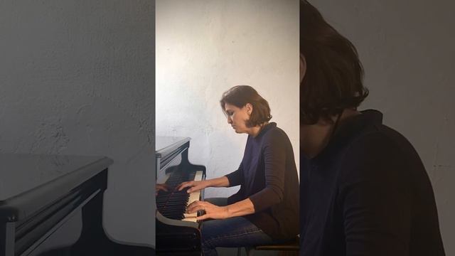 Roundabout di Barbara Borra смотреть онлайн