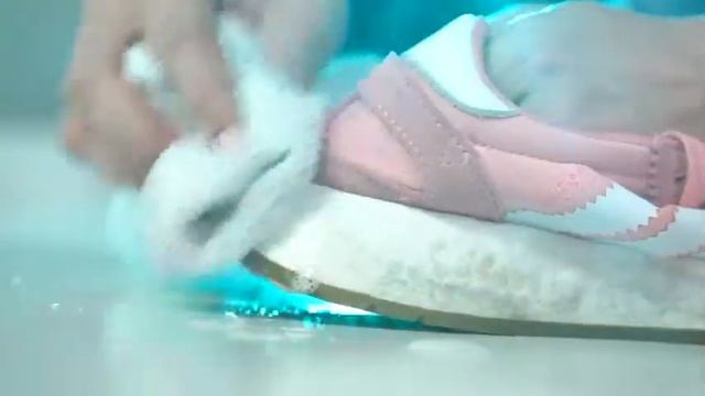 ОЧИЩАЕМ КРОССОВКИ ЛЕГКО | NANOCLEAN | НАНОКЛИН СРЕДСТВО смотреть онлайн