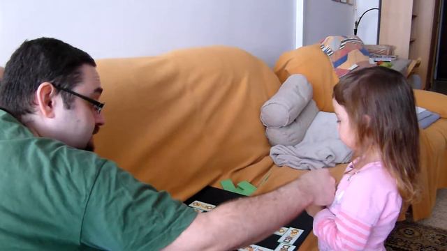 Мири выигрывает у папы в домино смотреть онлайн