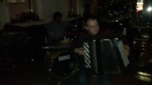 Баянист отжигает на Корпоративе / Accordionist Plays At Corporate