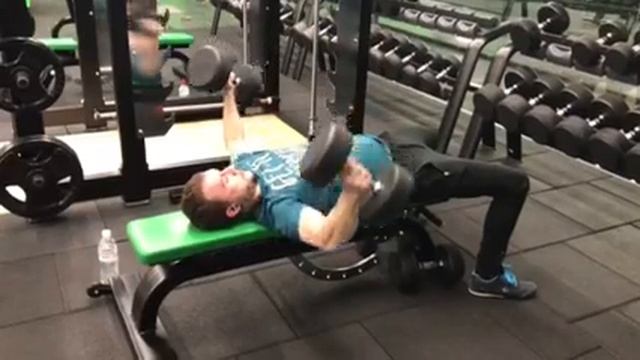 Разводка гантелей в SportStar от Эндрю Ua смотреть онлайн