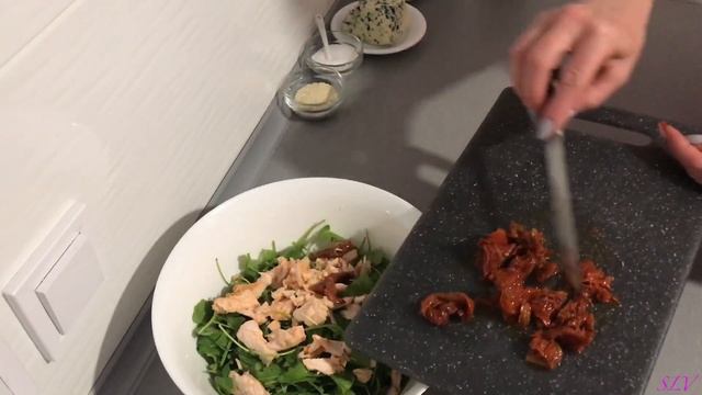 Руккола с вялеными томатами/salad/как приготовить полезный салат/салат с сёмгой/салат без майонеза смотреть онлайн