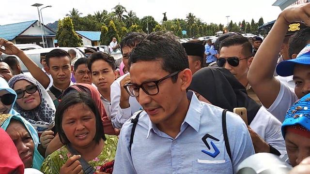 Sandiaga Uno Ketika Dibandara FL.Tobing Tapteng смотреть онлайн