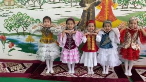 Мен казак кыздарына кайран калам