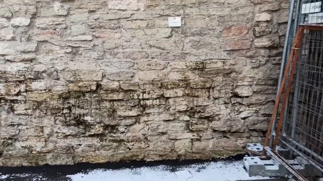 Газгольдер на Заозерной улице, построен на руинах древней башни. смотреть онлайн