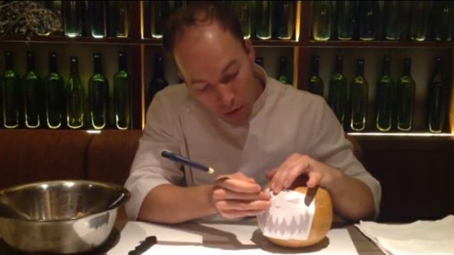 Как вырезать тыкву на Хеллоуин смотреть онлайн