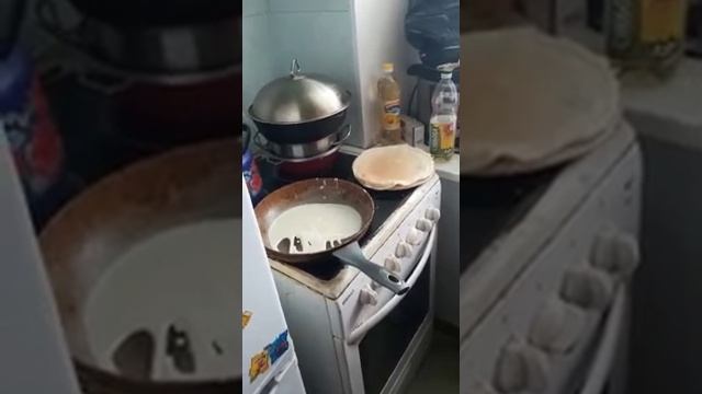 Учимся печь блины. С масленницей! смотреть онлайн