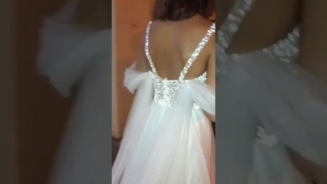 Красивое сверкающее свадебное платье смотреть онлайн