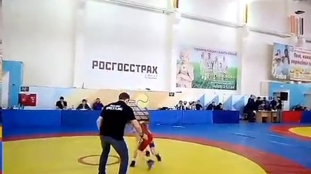 Вольная борьба на соревнованиях в Лангепасе смотреть онлайн