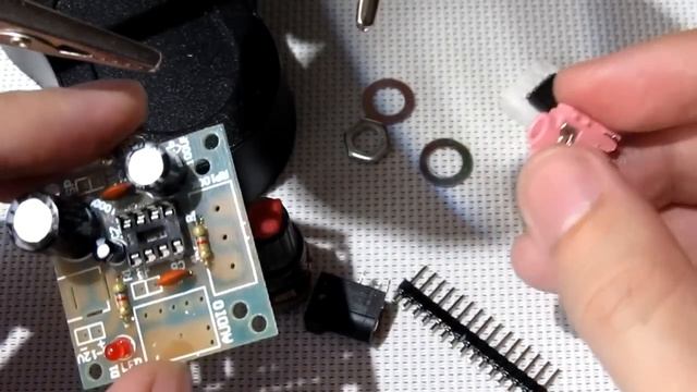 Кит-набор дешевый усилитель на LM386 (DIY KIT) смотреть онлайн