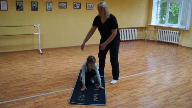 Онлайн видео урок по хореографии "Партерная гимнастика" смотреть онлайн