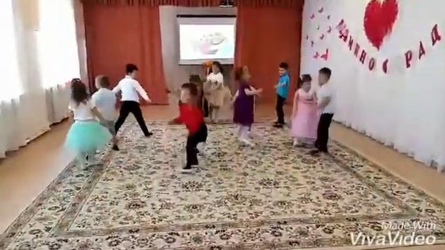 танец ,,Далеко от мамы,, смотреть онлайн