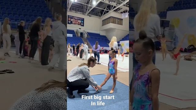 Rhythmic gymnastics kids | Первый большой старт для маленькой гимнастки Евы смотреть онлайн