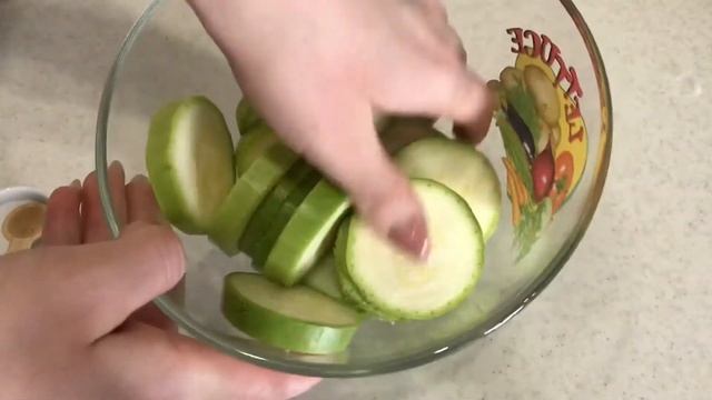 КАБАЧКИ ЗАПЕЧЕННЫЕ С ФАРШЕМ И СЫРОМ. Вкусные кабачки. ВКУСНЫЙ И БЫСТРЫЙ УЖИН. ЗАПЕЧЕННЫЕ КАБАЧКИ. смотреть онлайн