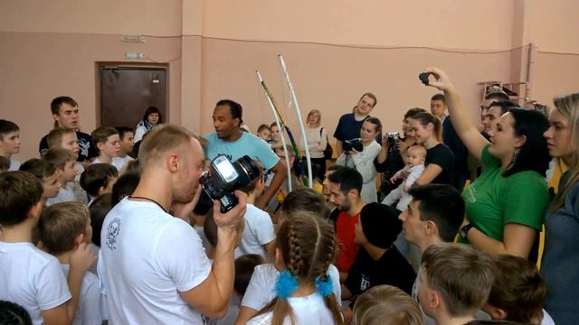 Финальная песня семинара 11.2016 Mestre Chicote, Professor Zumbi, Professor Pirulito смотреть онлайн