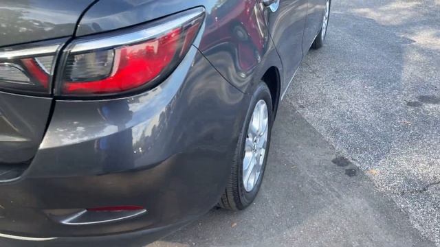 2017 Toyota Yaris IA Sedan Gray 1.5l I-4 смотреть онлайн