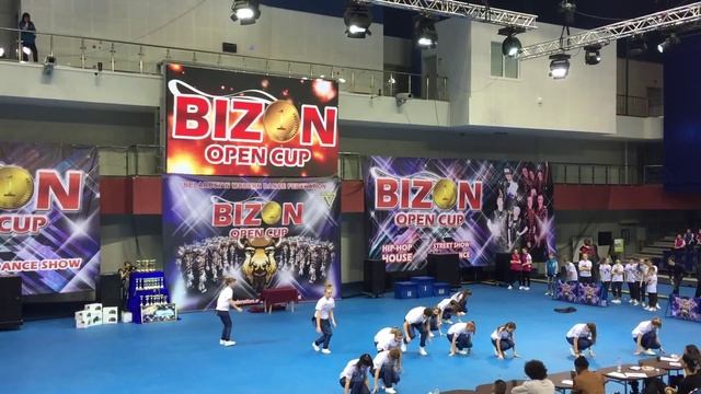 Bizon Open Cup 2014 - 2 place - Flying Stars Dance Studio (Minsk) - Street-Show (Juniors, Formation смотреть онлайн