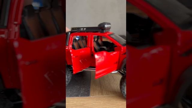 Игрушечная машинка Ford Raptor выполнена из металла смотреть онлайн