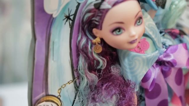 Обзор на куклу Madeline Hatter Way Too Wonderland - Мэдлин Хэттер Дорога в Страну Чудес - CJF40 смотреть онлайн