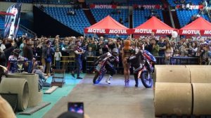 Мототриал в СК Олимпийский на выставке Мотовесна 2018. Опасные трюки.