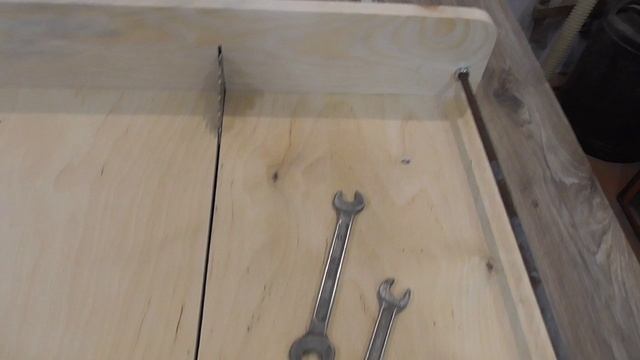 Самодельная каретка для распиловочного станка. Часть 2..mp4 смотреть онлайн