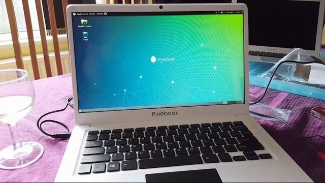 Pinebook Unboxing смотреть онлайн