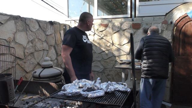 Обедали прямо на мангале. Телятина, картошка, овощи. Повторите вкусный рецепт. Как это вкусно. смотреть онлайн
