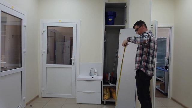 Переделка мебели - подрезали дверки и поставили кромку #ремонт #фурнитура #мебель смотреть онлайн