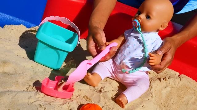 Aventuras na Caixa de Areia: Babá Luci Cuida da Boneca Baby Born Emily! História infantil. смотреть онлайн