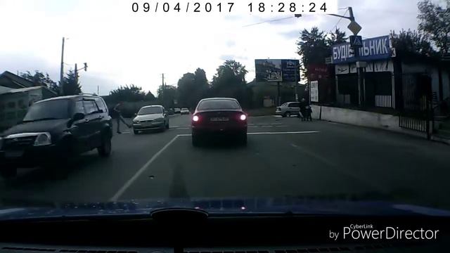 Олень не пропустил пешехода смотреть онлайн