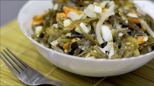 Салат из морской капусты с яйцом - очень полезный и вкусный салат!