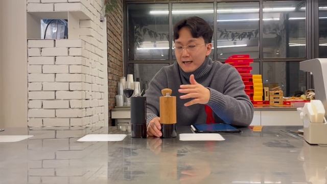핸드그라인더 최강자 코만단테 vs 말코닉 EK43s 맛 비교 / Comandante C40 Mk4 VS EK43s смотреть онлайн
