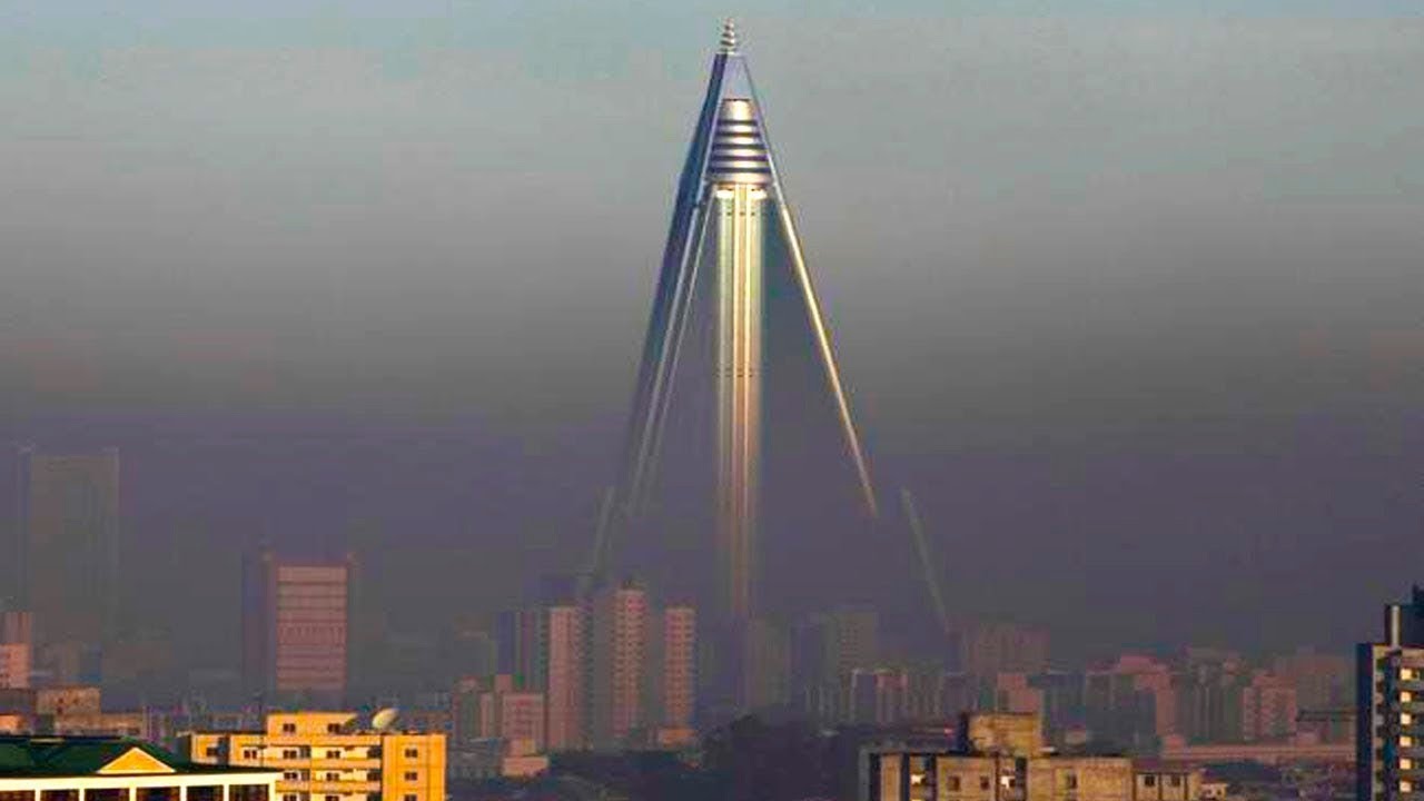 Отель на 3000 Номеров, в Котором не Было ни Единого Гостя смотреть онлайн