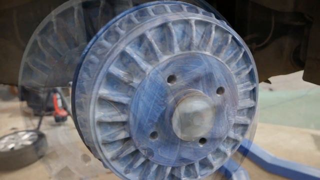 Painting rusty rear brake drums on Renault Zoe EV смотреть онлайн