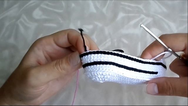 ПИНЕТКИ КЕДЫ КРЮЧКОМ/ВЯЗАНИЕ КРЮЧКОМ/ВЯЗАННЫЕ ПИНЕТКИ КЕДЫ смотреть онлайн