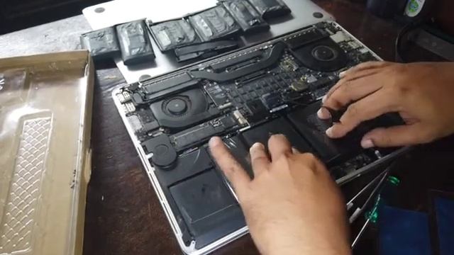 REPLACE MACBOOK PRO RETINA 15" BATERRY ( ganti baterai macbook 15 retina ) смотреть онлайн