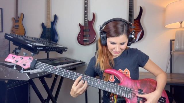 ANNA SENTINA LIVE DEMO OF BOSS WAZA-AIR BASS HEADPHONES смотреть онлайн