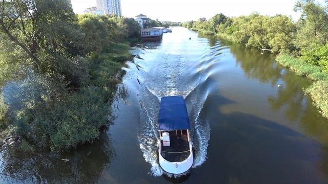 Катер уплыл в даль. смотреть онлайн