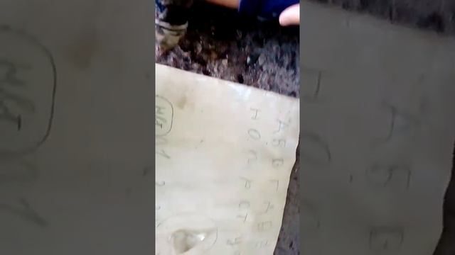 Вызываем духа Димы нашего бывшего парня на самодельной доске уиджи смотреть онлайн