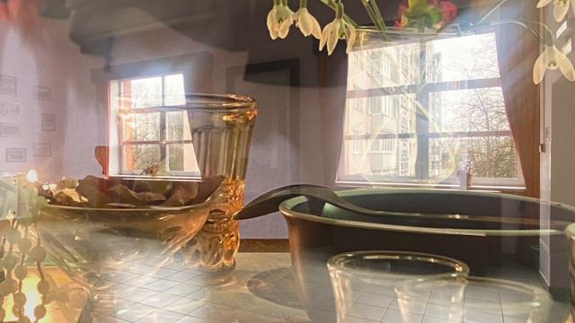 "Среди миров" из цикла "Солнечный странник на лунной лестнице" смотреть онлайн