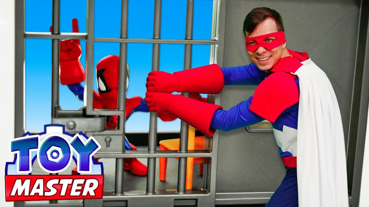 Человек Паук в ловушке! Той Мастер спасает супергероя! - Игры битвы. Детские видео шоу Toy Master смотреть онлайн