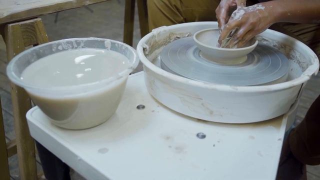 How to make a pottery candlestick in 3 minutes! | Mini Masterclass | The Great Pottery Throw Down смотреть онлайн
