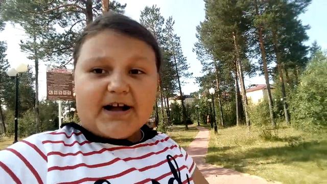 Вика с Полиной не могут найти полянку но зато они не придумали маленький Челлендж смотреть онлайн