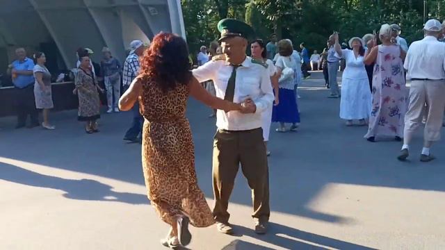 За четыре моря!!!💃🌹Танцы в парке Горького!!!💃🌹Харьков 2021 смотреть онлайн