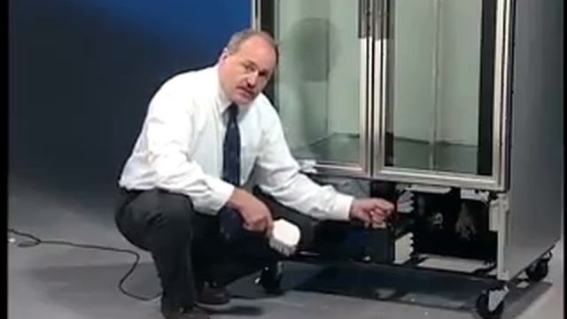 HOW TO CLEAN CONDENSOR ON YOUR TRUE REFRIGERATOR / FREEZER смотреть онлайн