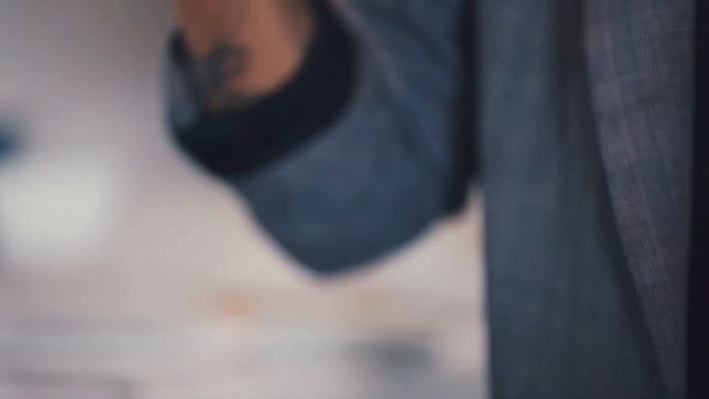 How To Create Major Style to Short Hair With Texturizing Spray