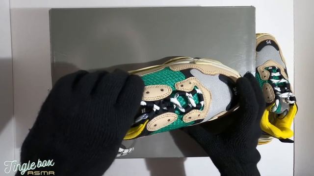 Unboxing Balenciaga Triple S Sneakers (ASMR) смотреть онлайн